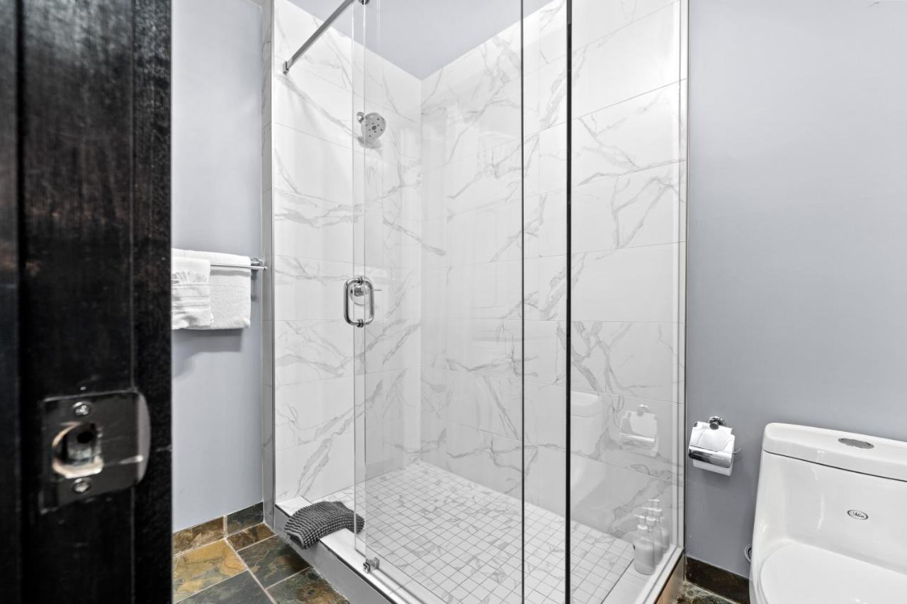 The Mountaineer By Instantsuites Pool & Hottub Canmore Extérieur photo