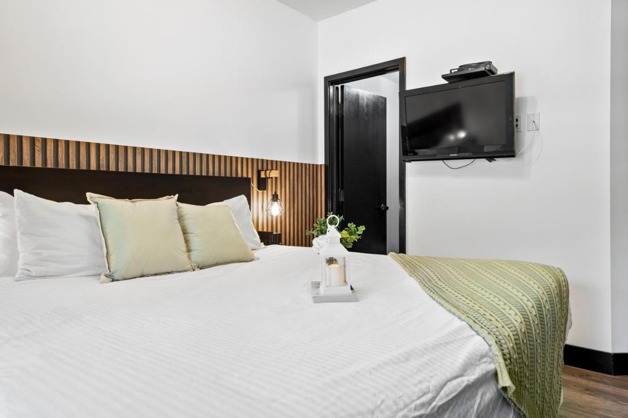 The Mountaineer By Instantsuites Pool & Hottub Canmore Extérieur photo