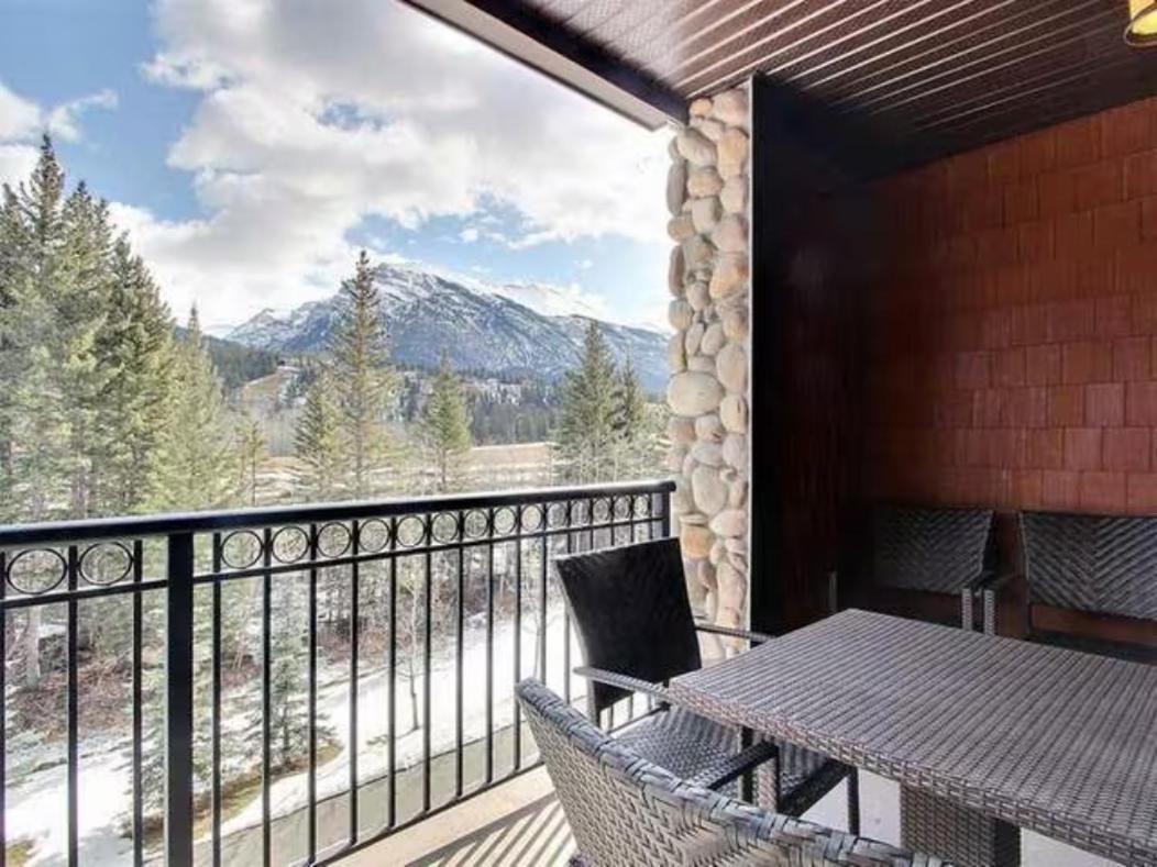 The Mountaineer By Instantsuites Pool & Hottub Canmore Extérieur photo
