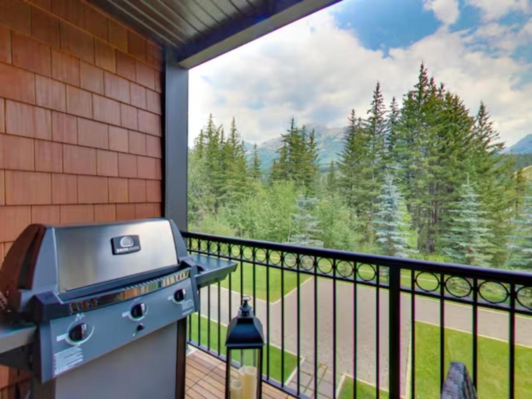 The Mountaineer By Instantsuites Pool & Hottub Canmore Extérieur photo